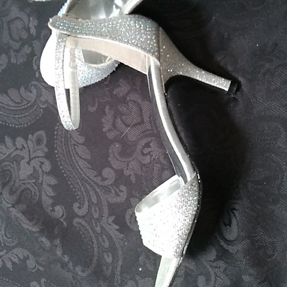 Paul Dumas Formal Silver open toe kitten heeled 6 1/2 M - Picture 6 of 9
